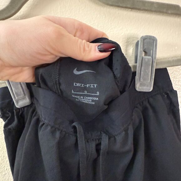 Nike Dri-Fit Boys Black Athletic Shorts - Picture 3 of 3